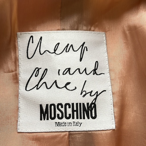 A beautiful, cheap and cheek, Moschino tailored blazer - Picture 7 of 9